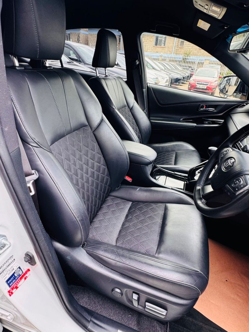 
								Toyota Harrier full									