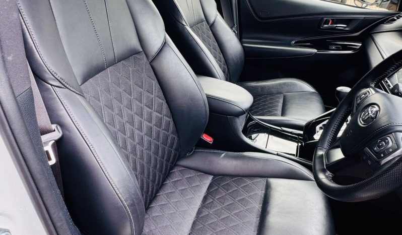 
								Toyota Harrier full									