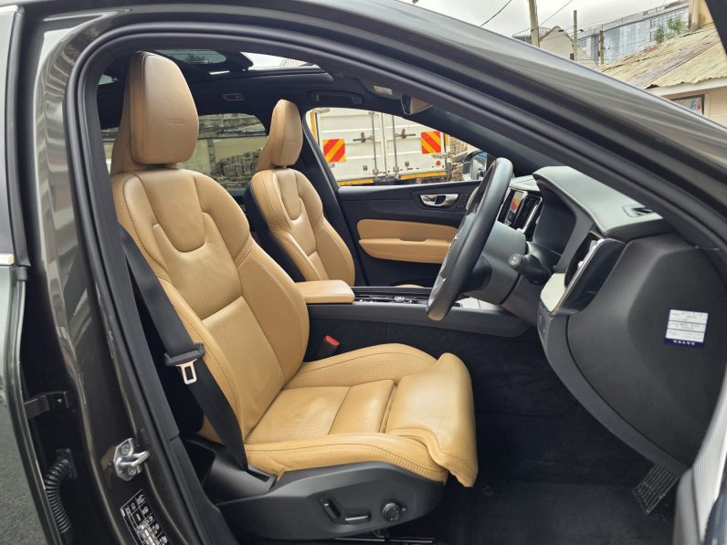 
								Volvo XC60 full									