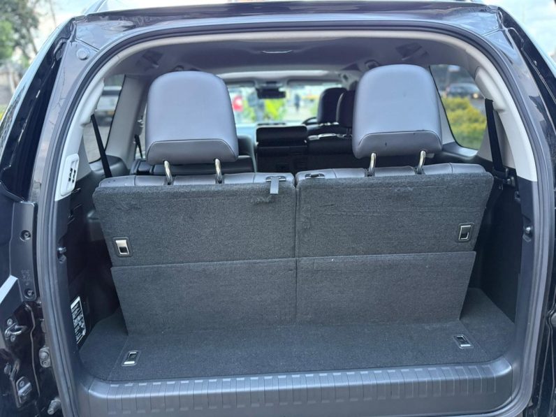 
								Toyota Land Cruiser Prado TXL full									