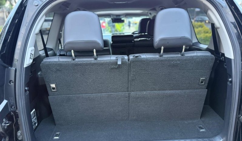 
								Toyota Land Cruiser Prado TXL full									