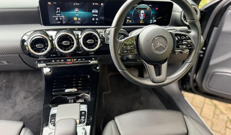 
								Mercedes-Benz A180 full									