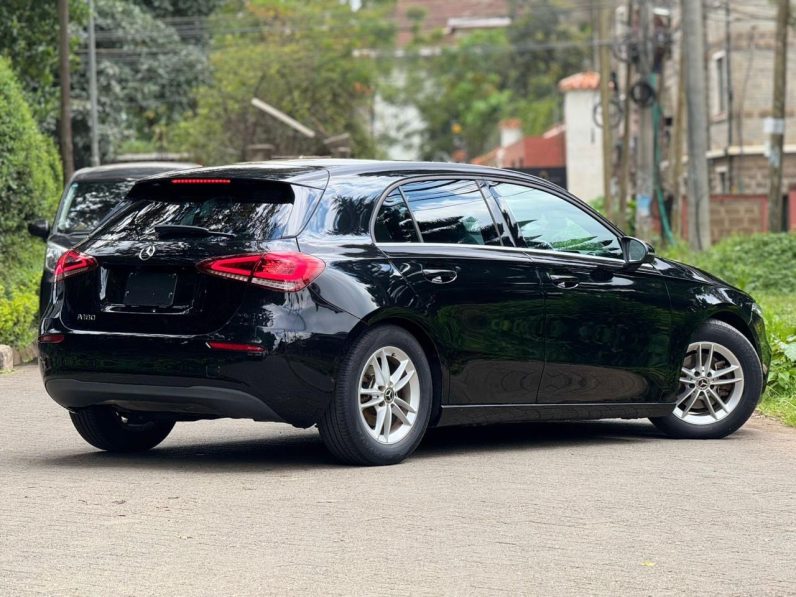 
								Mercedes-Benz A180 full									
