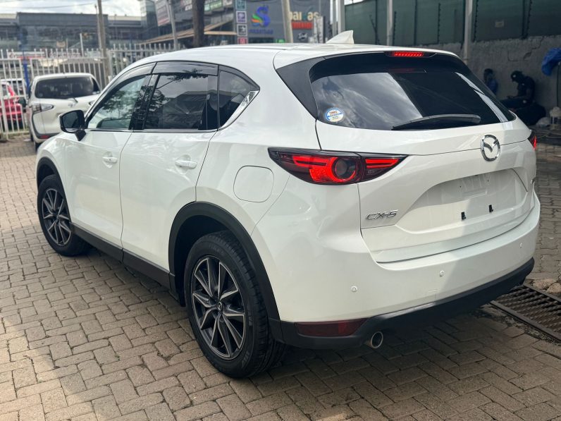 
								Mazda CX-5 full									