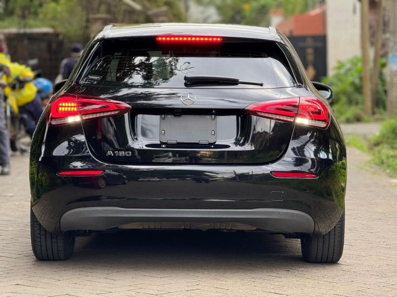 
								Mercedes-Benz A180 full									