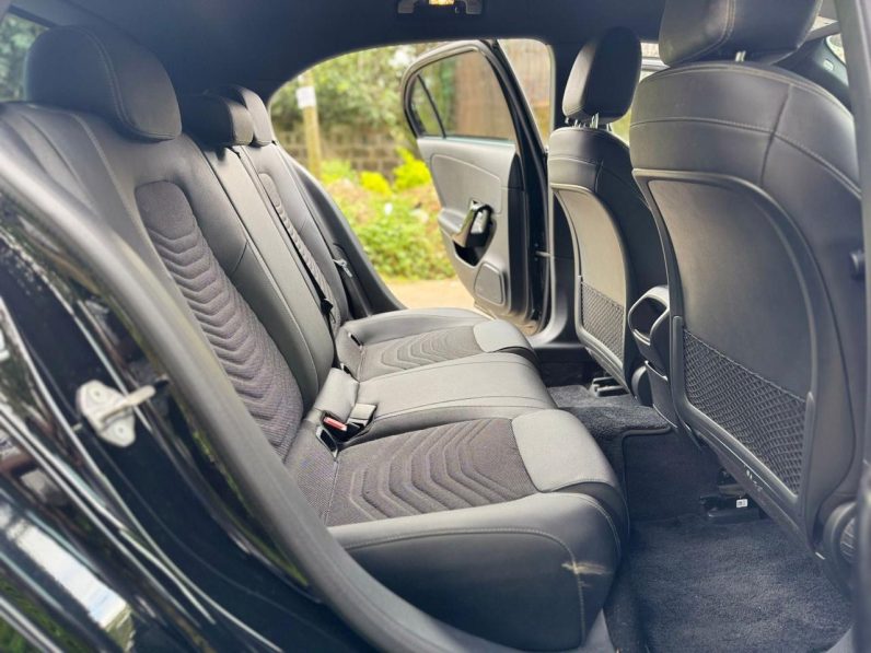 
								Mercedes-Benz A180 full									