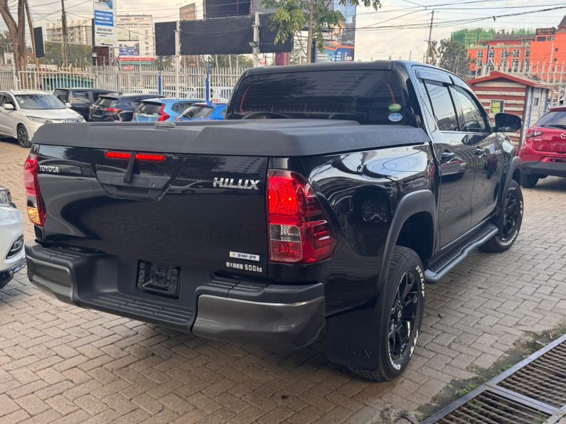 
								Toyota Hilux Z full									
