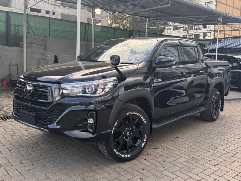 
								Toyota Hilux Z full									