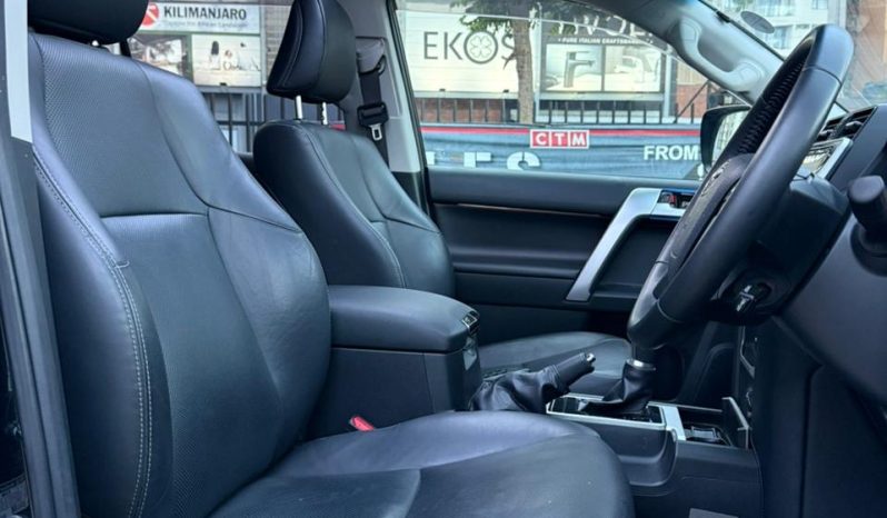 
								Toyota Land Cruiser Prado TXL full									