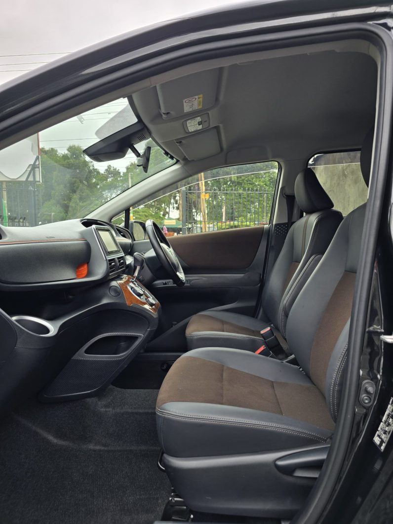 
								Toyota Sienta full									