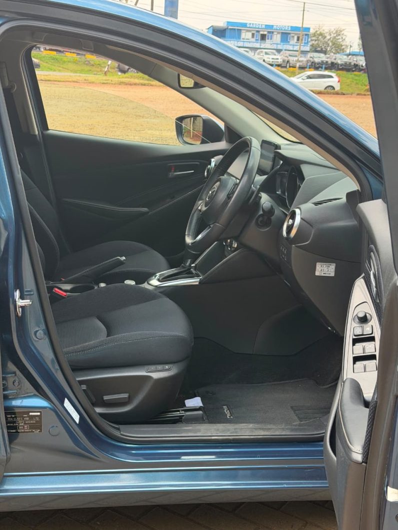 
								Mazda 2 full									