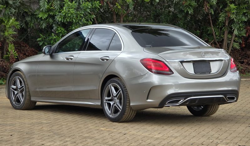 
								Mercedes Benz C220d AMG Line full									