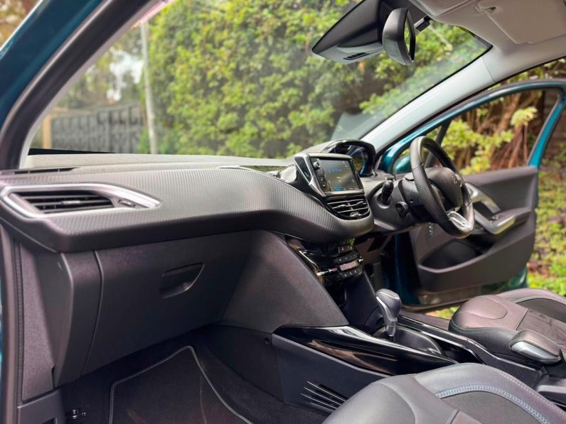 
								Peugeot 2008 full									