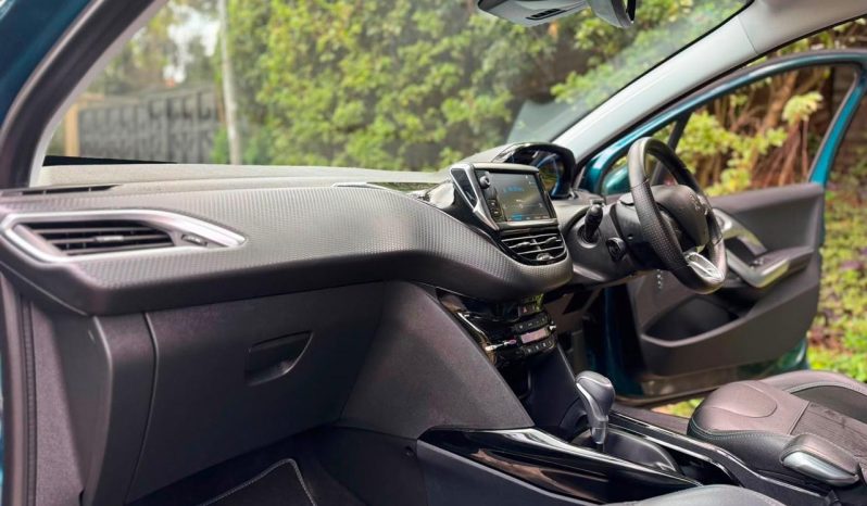 
								Peugeot 2008 full									