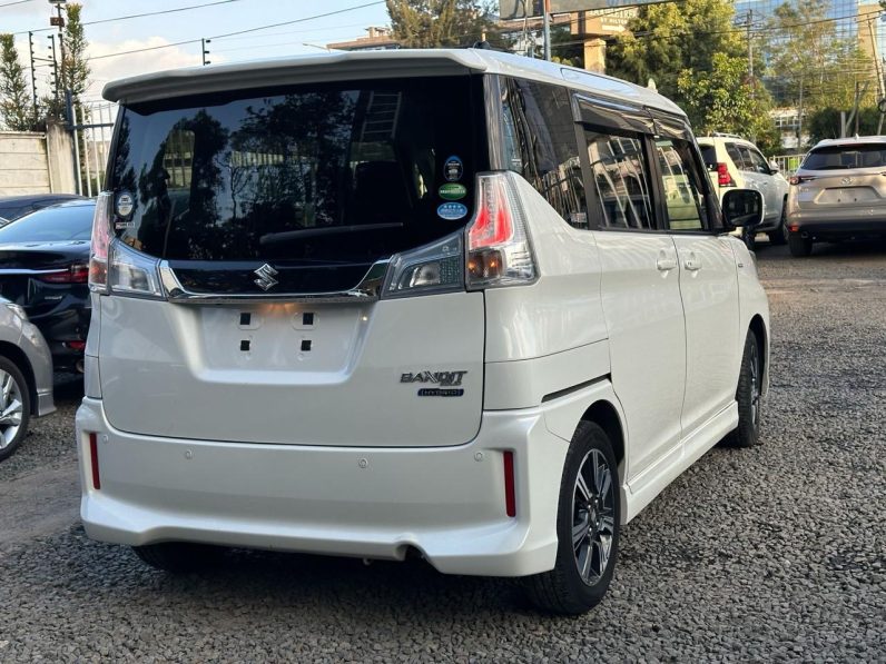 
								Suzuki Solio Bandit full									