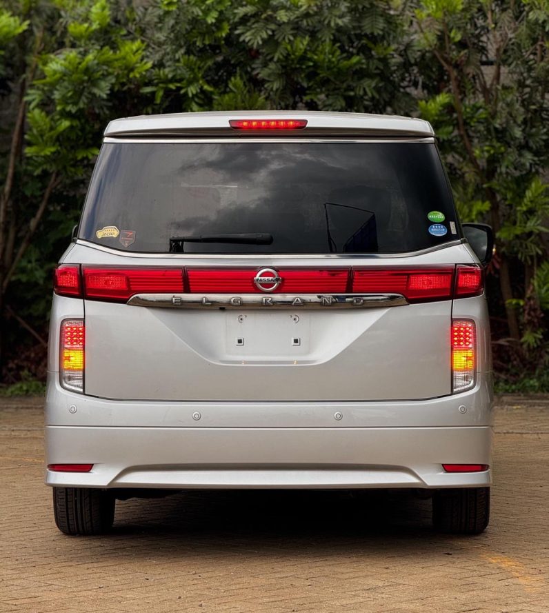 
								Nissan Elgrand full									