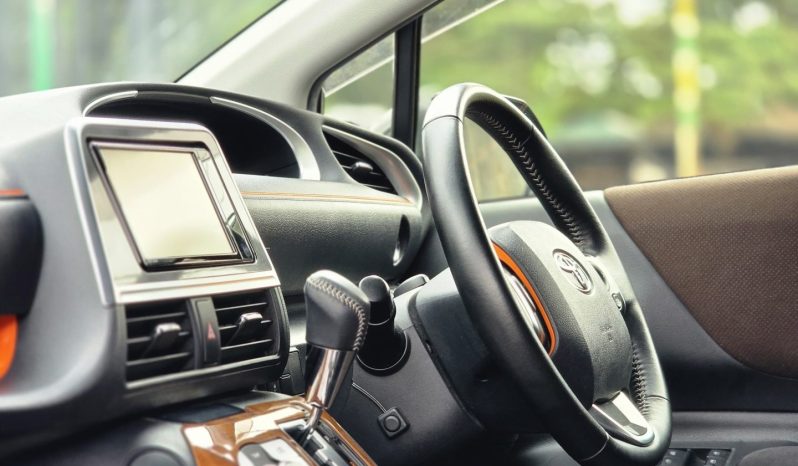 
								Toyota Sienta full									