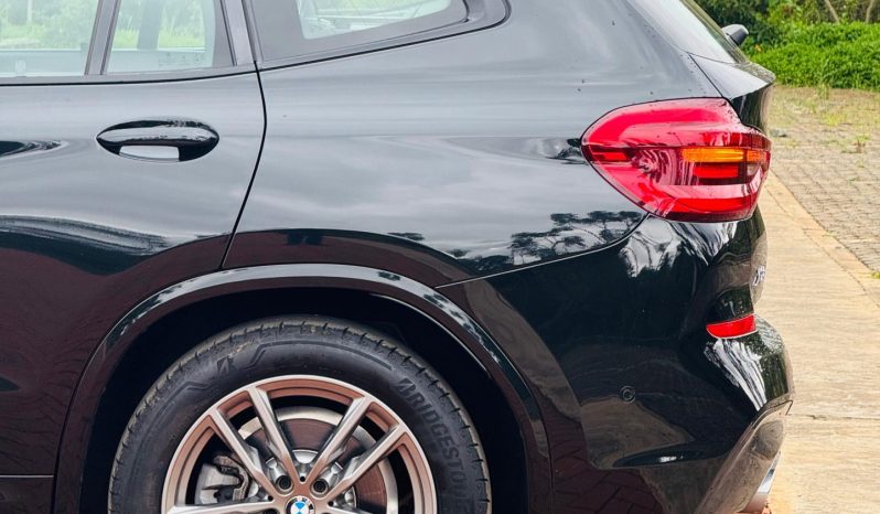 
								BMW X3 full									