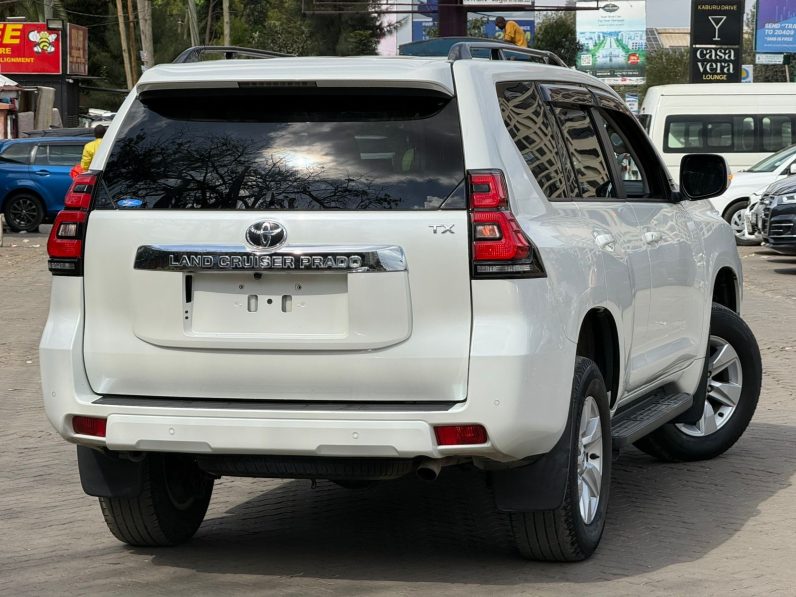 
								Toyota Land Cruiser Prado TXL full									
