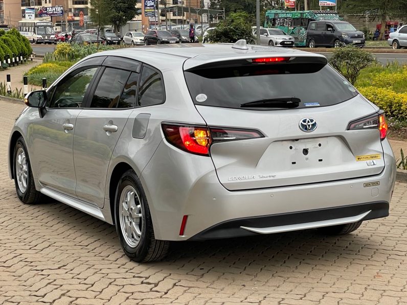 
								Toyota Corolla Touring full									
