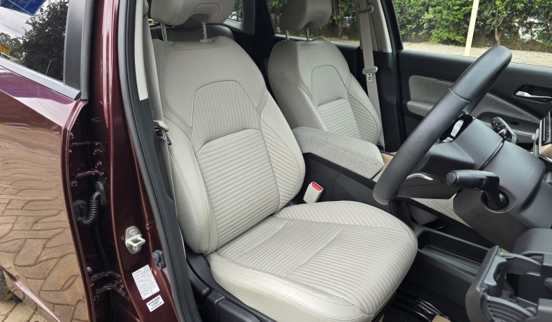 
								Nissan Aura full									