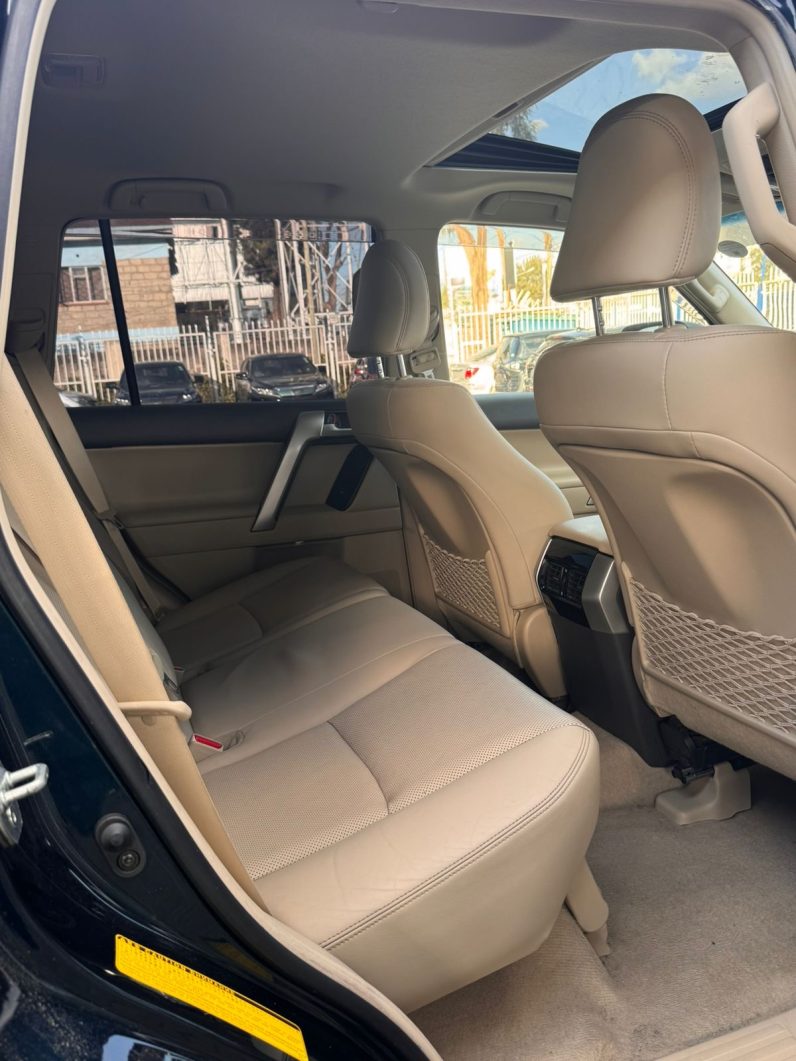 
								Toyota Land Cruiser Prado TXL full									