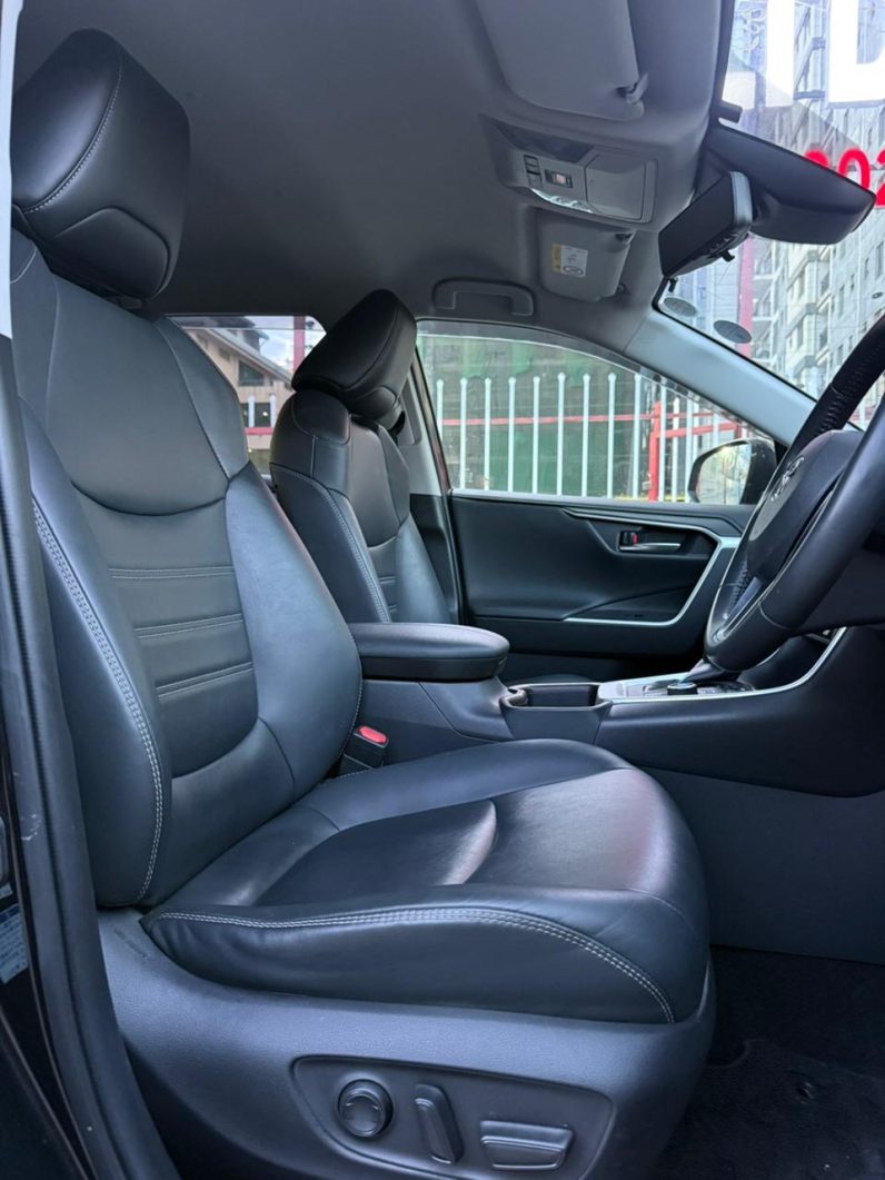 
								Toyota RAV4 full									