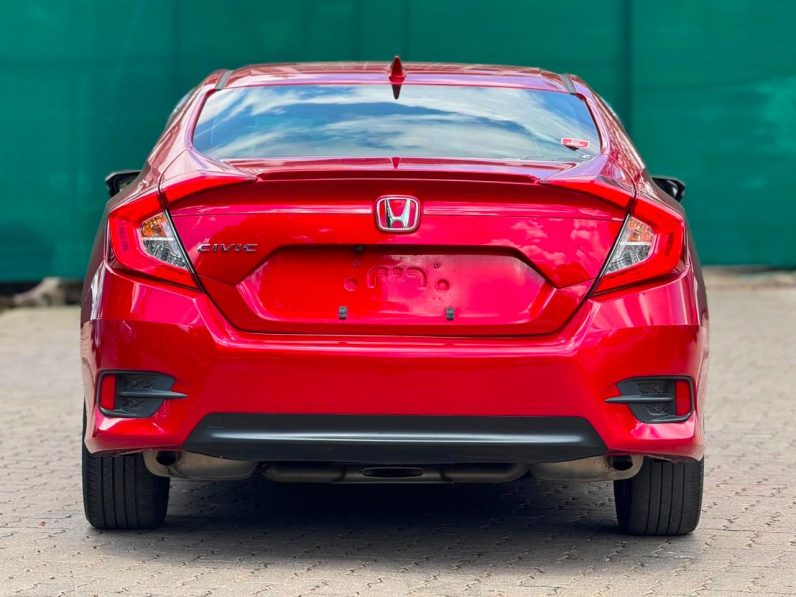 
								Honda Civic Sport full									