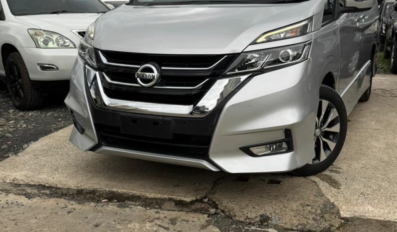 
								Nissan Serena full									