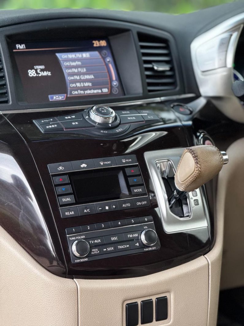 
								Nissan Elgrand full									