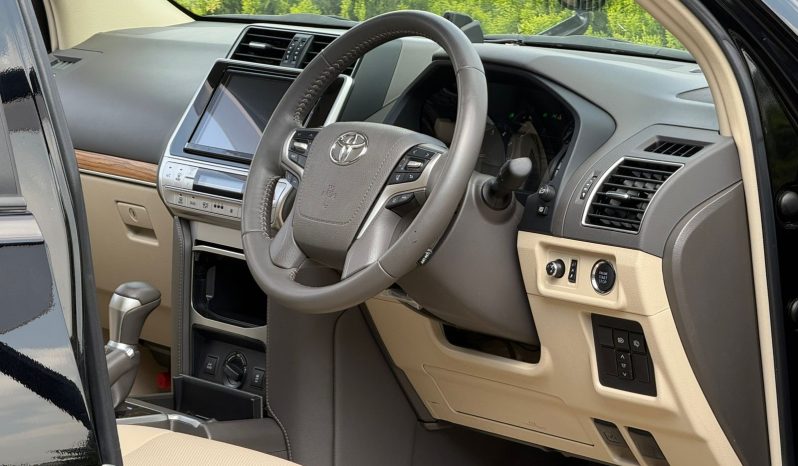 
								Toyota Land Cruiser Prado TXL full									