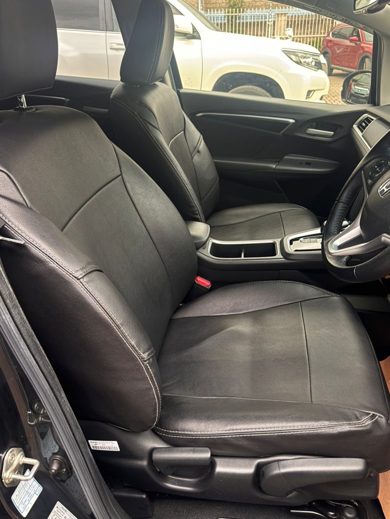 
								Honda Fit Shuttle full									