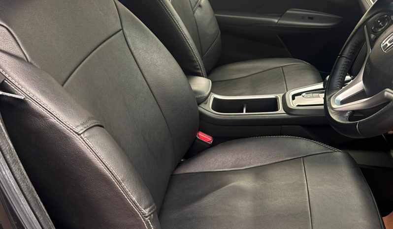 
								Honda Fit Shuttle full									
