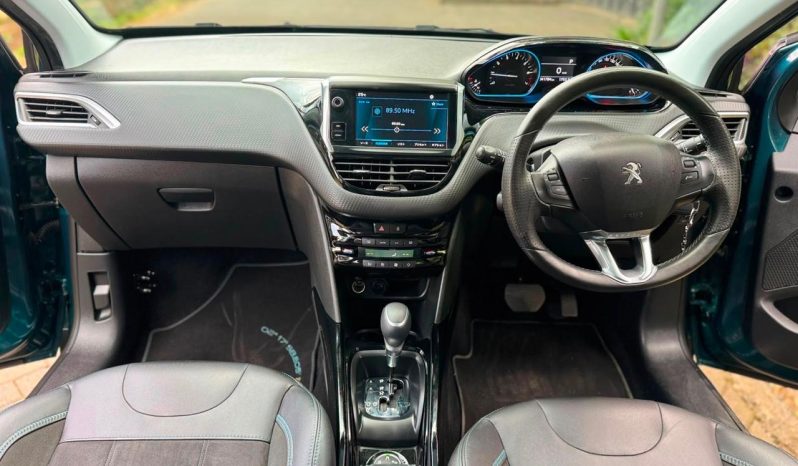 
								Peugeot 2008 full									
