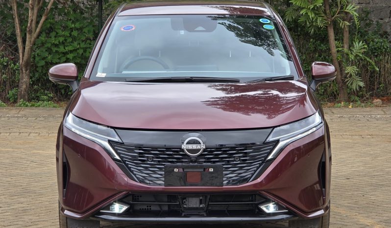 
								Nissan Aura full									
