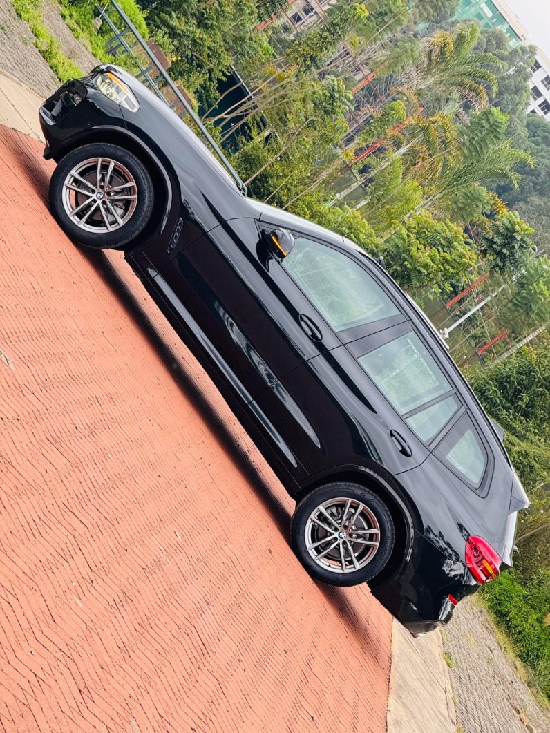 
								BMW X3 full									