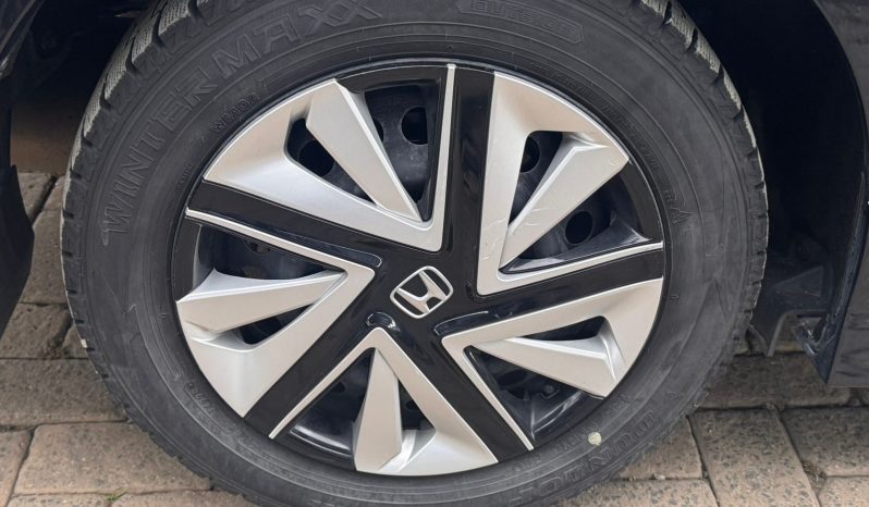 
								Honda Fit Shuttle full									