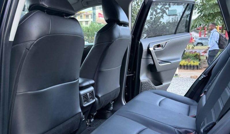 
								Toyota RAV4 full									
