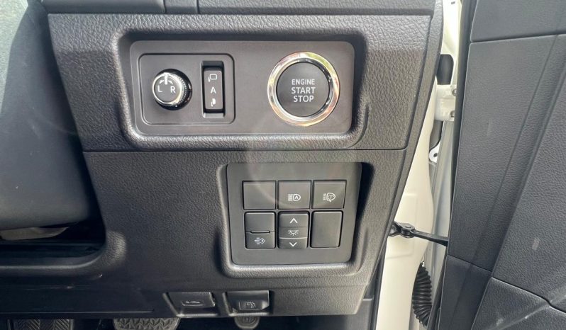 
								Toyota Land Cruiser Prado TXL full									
