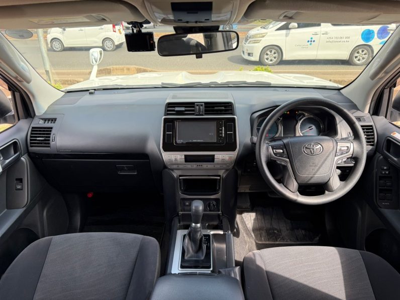 
								Toyota Land Cruiser Prado TXL full									