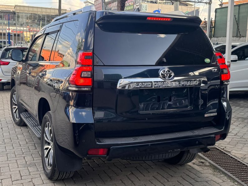 
								Toyota Land Cruiser Prado TXL full									