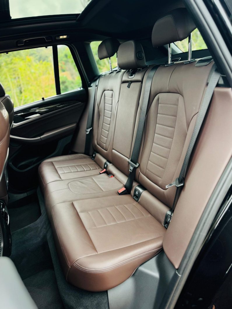 
								BMW X3 full									