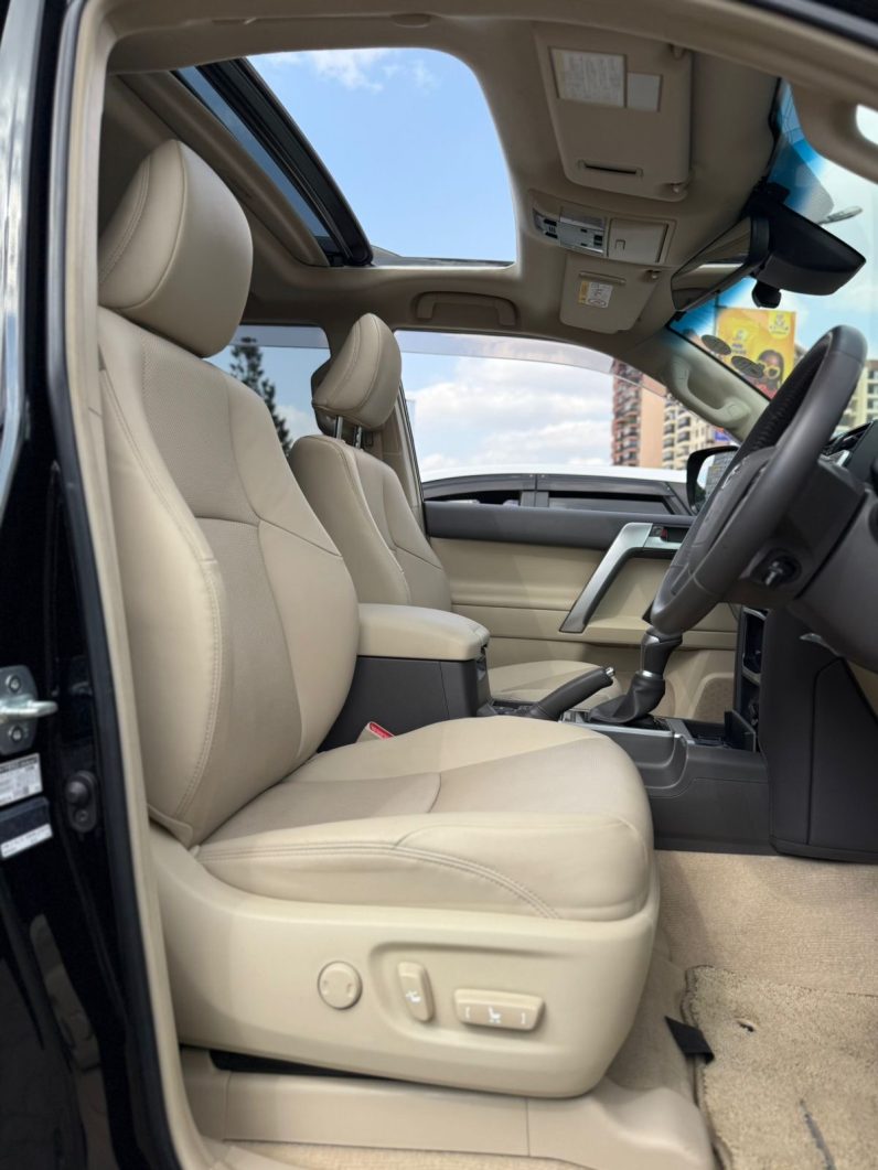 
								Toyota Land Cruiser Prado TXL full									