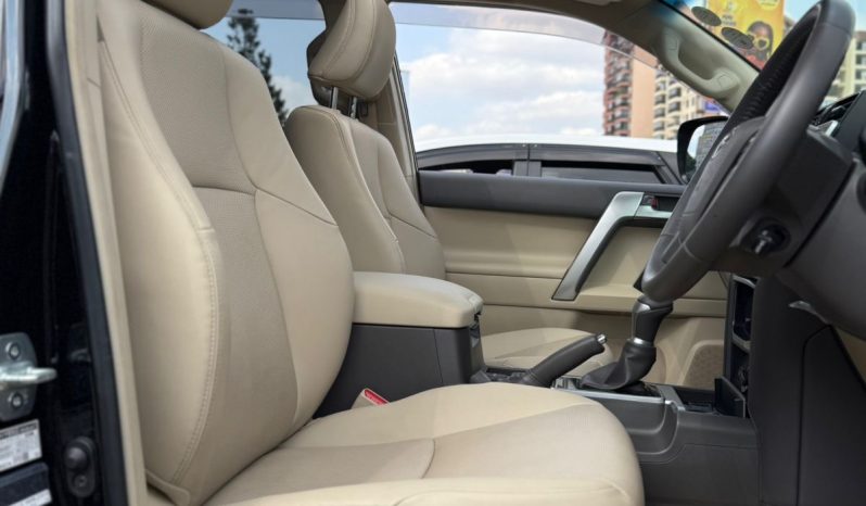 
								Toyota Land Cruiser Prado TXL full									