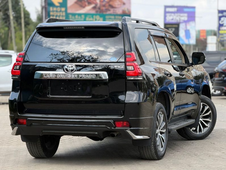 
								Toyota Land Cruiser Prado TXL full									