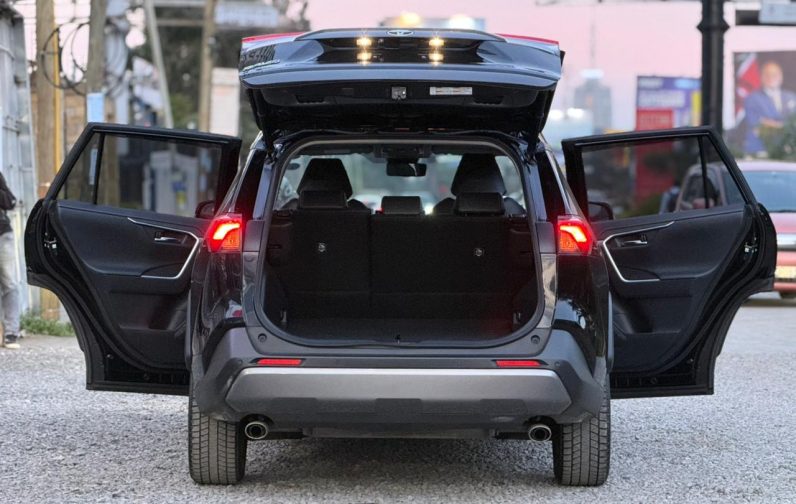 
								Toyota RAV4 full									