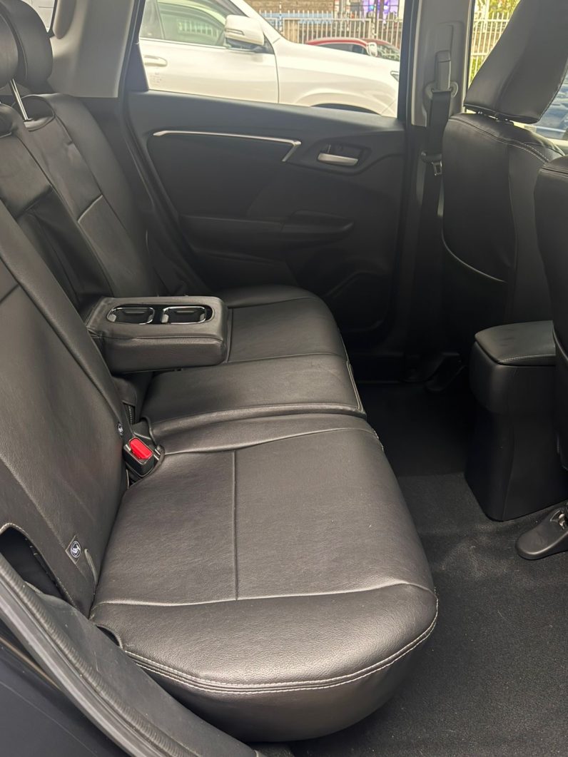 
								Honda Fit Shuttle full									