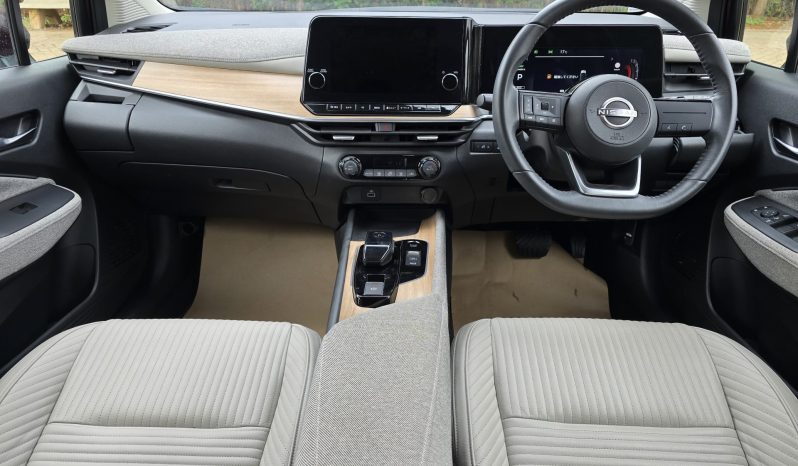 
								Nissan Aura full									