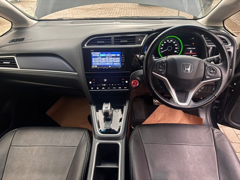 
								Honda Fit Shuttle full									