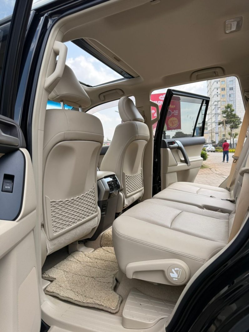 
								Toyota Land Cruiser Prado TXL full									